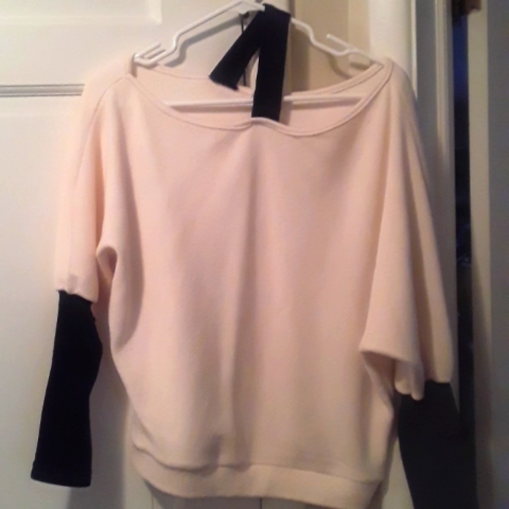 SALE.    NWOT Ladies Casual Top.  WAS 17.00 NOW 14.00